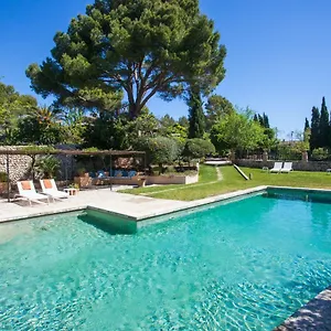 Oliver Moragues Grandhouse & Vineyard Landhaus
